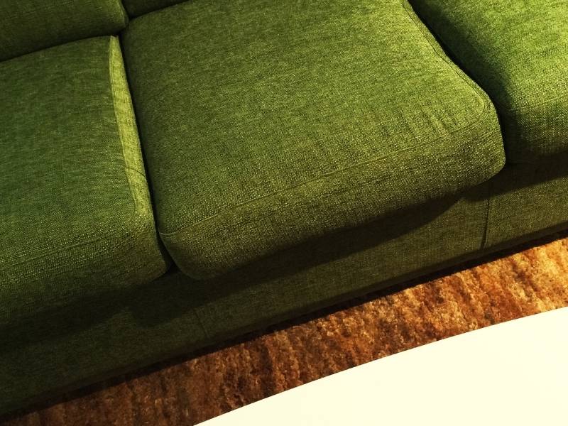 Kawałek zielonej sofy